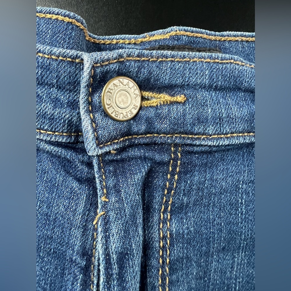 Banana Republic MidBlueDenim Jean Shorts Womens Size 29 (8) EUC - Picture 3 of 7